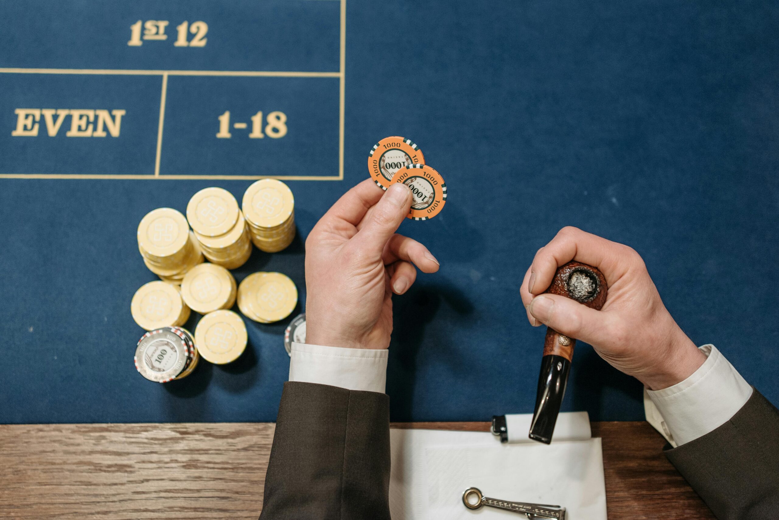 What Are Gold Coins and Sweepstakes Coins in Social Casinos